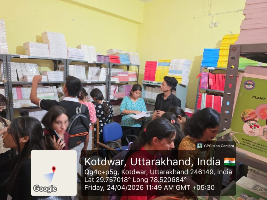 ​राजकीय स्नातकोत्तर महाविद्यालय, कोटद्वार (अध्ययन केंद्र कोड: 12042) में इंडक्शन प्रोग्राम और पुस्तक मेले का आयोजन: छात्रों को वितरित की गईं पुस्तकें