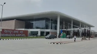 देहरादून Airport पर नई पार्किंग नीति लागू… अब एंट्री टोकन का झंझट खत्म, यात्रियों को मिलेगी सुविधा
