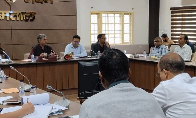 भीमताल में विकास योजनाओं की समीक्षा, सचिव दीपक कुमार ने अधिकारियों को दिए फील्ड सत्यापन के निर्देश