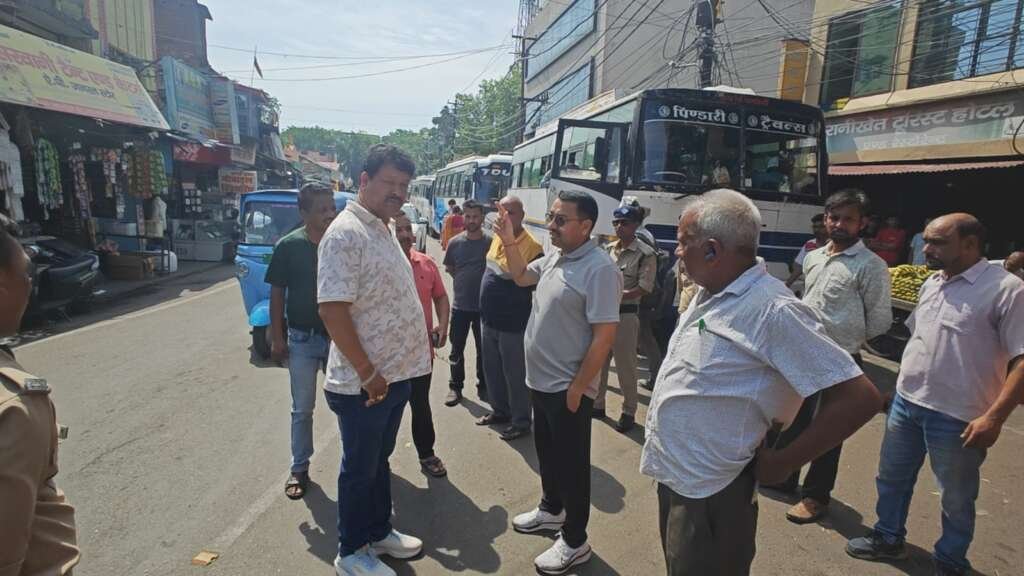 हल्द्वानी: सिटी मजिस्ट्रेट एपी बाजपेई के निर्देशन में कैंची धाम मेले के लिए काठगोदाम से 61, KMOU से 66 व रोडवेज से 22 और नैनीताल के लिए 30 शटल बसें शुरू