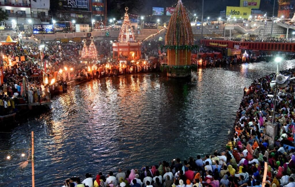 हरिद्वार में इमरान हाशमी की फिल्म शूटिंग पर बवाल, बॉर्ड देख भड़क गए तीर्थ पुरोहित