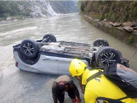 Rudraprayag Accident: नदी में समाई केदारनाथ जा रहे यात्रियों की कार, मची चीख-पुकार