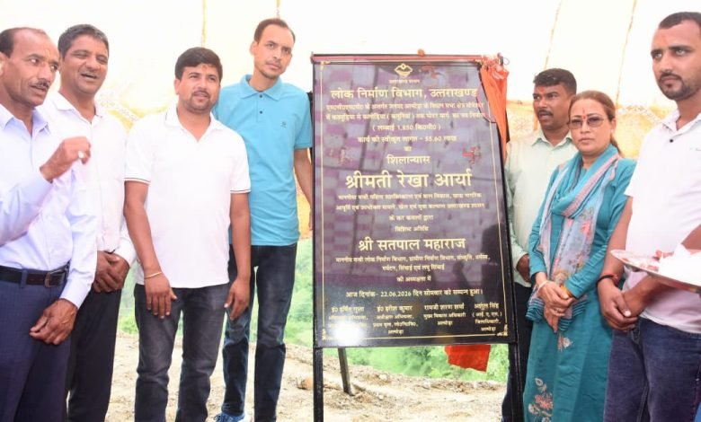 मंत्री रेखा आर्या ने सोमेश्वर में किया ठपुड़िया से कलोड़िया मोटर मार्ग का शिलान्यास, 55.60 लाख से बनेगी सड़क