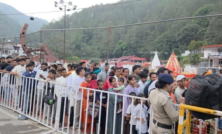 कैंची धाम का स्थापना दिवस आज, सुबह 4 बजे से मंदिर के बाहर उमड़ा श्रद्धालुओं का सैलाब