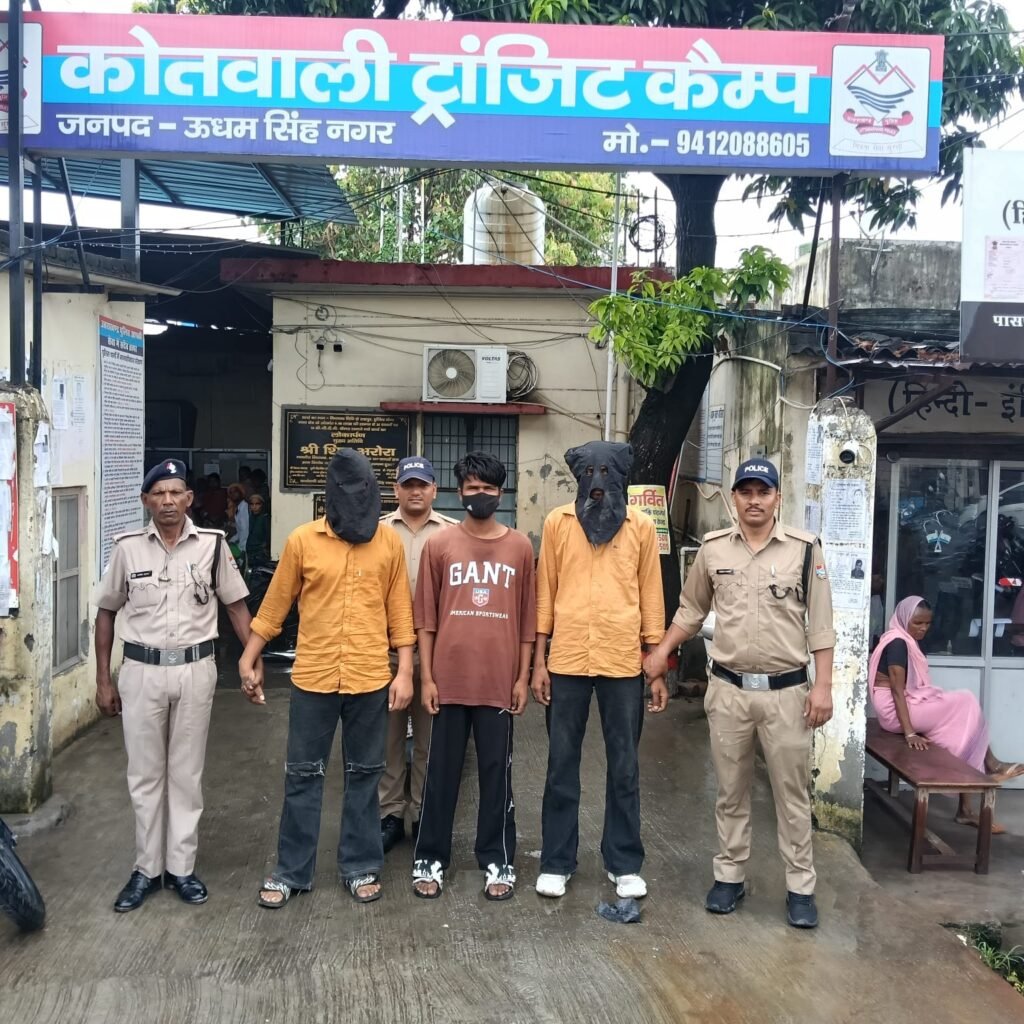 रुद्रपुर- ट्रांजिट कैंप पुलिस का वाहन चोर गिरोह का पर्दाफाश,चोरी की बाईक समेत तीन चोर गिरफ्तार