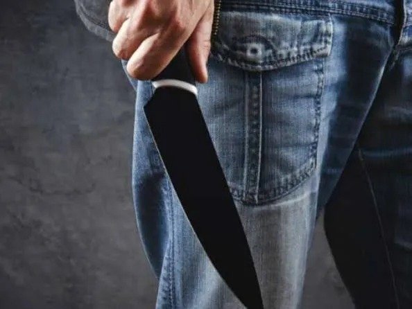 देहरादून थाने से 200 मीटर की दूरी पर मर्डर, घर में घुस कर चाकू से गला काटा, मौत
