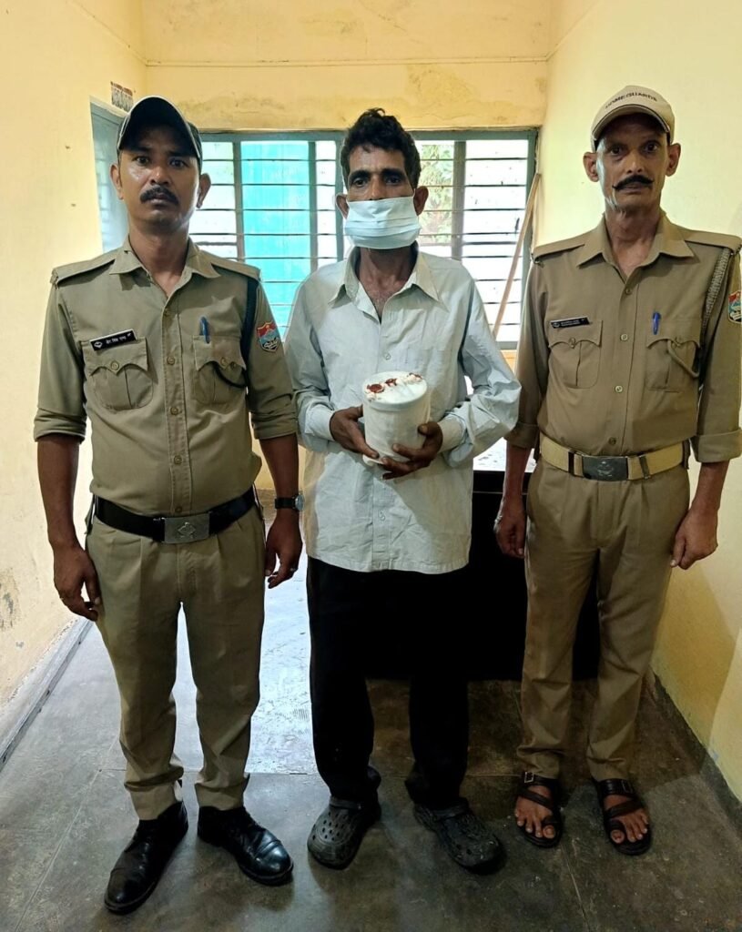 SSP नैनीताल के निर्देश पर हल्द्वानी पुलिस की बड़ी कार्रवाई, ऑपरेशन प्रहार के तहत कोतवाली हल्द्वानी क्षेत्रांतर्गत अवैध मादक पदार्थों की तस्करी करने वाले अभियुक्त को 100.52 ग्राम अवैध स्मैक सहित पुलिस ने किया गिरफ्तार