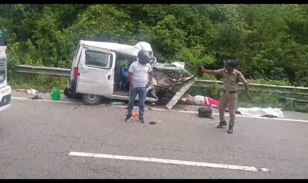 अभी अभी:-उत्तराखंड- सड़क हादसे में 2 की मौत