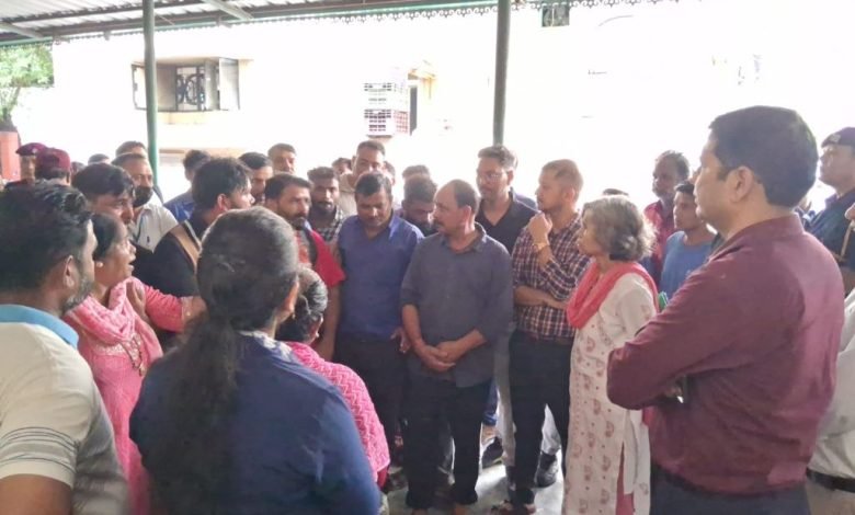 दून अस्पताल के सफाई कर्मचारी ने किया सुसाइड, बच्चे के साथ लिफ्ट में अश्लील हरकत के थे आरोप