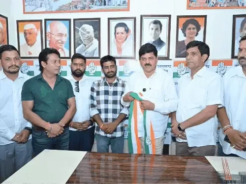 देहरादून में BJP को बड़ा झटका!, इस नेता ने थामा कांग्रेस का हाथ