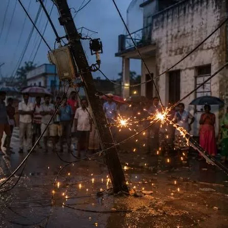 विकास की बत्ती गुल!, जिस अफसर के हाथ में पूरे राज्य की रोशनी, उसी के पैतृक गांव में अंधकार
