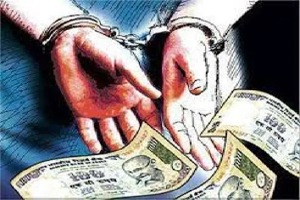 सब्सिडी की फाइल आगे बढ़ाने के नाम पर मांगी 10 हजार की रिश्वत, सहायक अधिकारी रंगे हाथ अरेस्ट