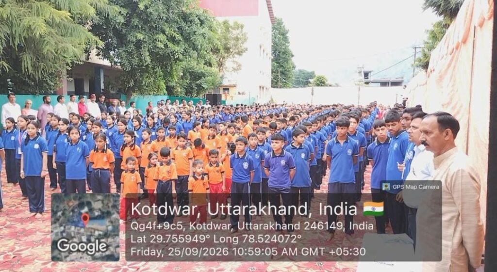 विद्यालय मेहरबान सिंह कण्डारी सरस्वती विद्या मंदिर इण्टर कॉलेज में वन्देमातरम् सामूहिक गायन कार्यक्रम बड़े धूम-धाम से मनाया
