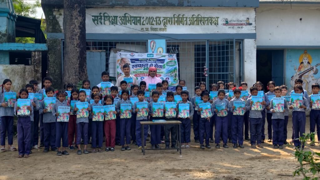 पर्यावरणविद डॉ विनोद प्रसाद जुगलान ने स्वच्छता सेवा अभियान के तहत राजकीय प्राथमिक विद्यालय खदरी खड़क माफ में विद्यार्थियों को स्वच्छता की कहानियां नामक पुस्तकों का किया  वितरण