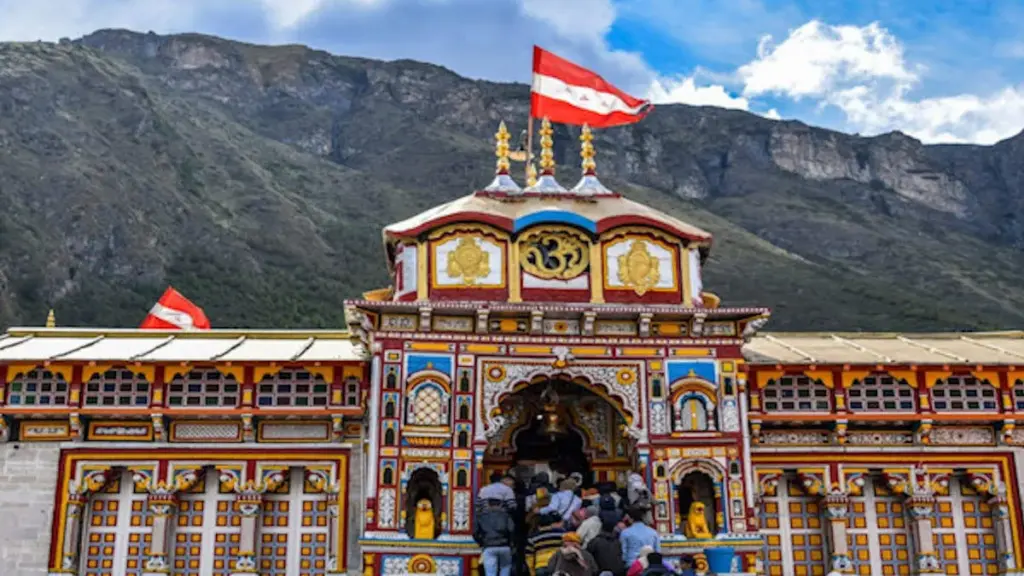 बदरीनाथ धाम में टूटा पुराना रिकॉर्ड, पहली बार 17.79 लाख के पार पहुंची श्रद्धालुओं की संख्या