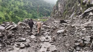 उत्तराखंड में भारी बारिश का कहर, पिथौरागढ़ में थमे पहिए, कैलास मानसरोवर यात्रा मार्ग बंद