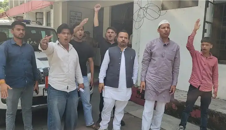 हल्द्वानी – महासंघ अध्यक्ष यतिन पांडे की हिरासत के विरोध में कोतवाली में प्रदर्शन, पतलोट महाविद्यालय में भी छात्रों ने उठाई आवाज