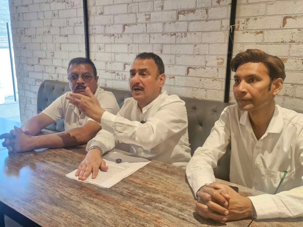हल्द्वानी: सुप्रीम कोर्ट के आदेश से छोटे कारोबारियों की आजीविका पर संकट, वरिष्ठ कांग्रेसी ललित जोशी ने सरकार से की हस्तक्षेप की मांग