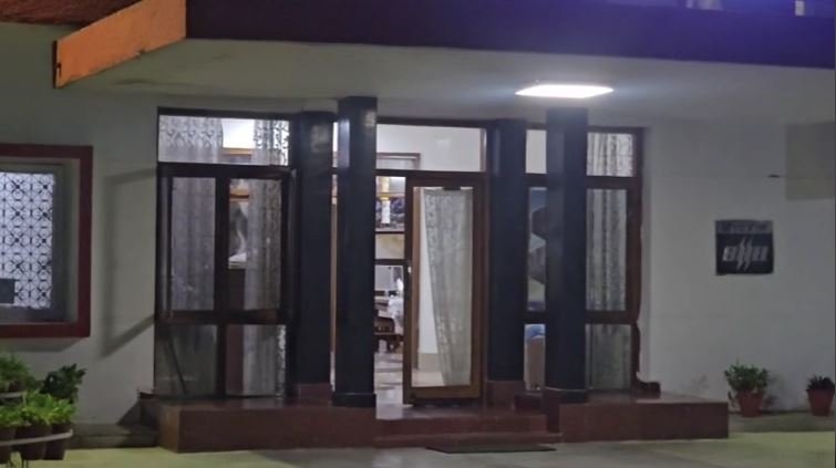 Ankita Bhandari Case: पूर्व विधायक सुरेश राठौड़ के आवास पहुंची CBI की टीम, घंटो की पूछताछ