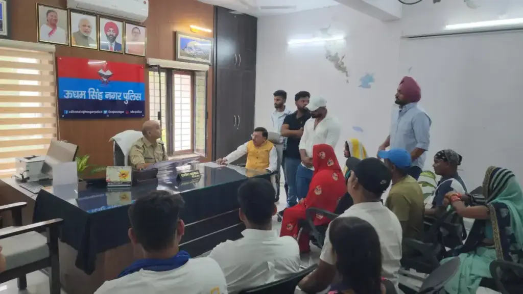 युवती से दुष्कर्म के मामले में आरोपी की गिरफ्तारी की मांग, पूर्व विधायक राजेश शुक्ला ने एसपी क्राइम से की मुलाकात