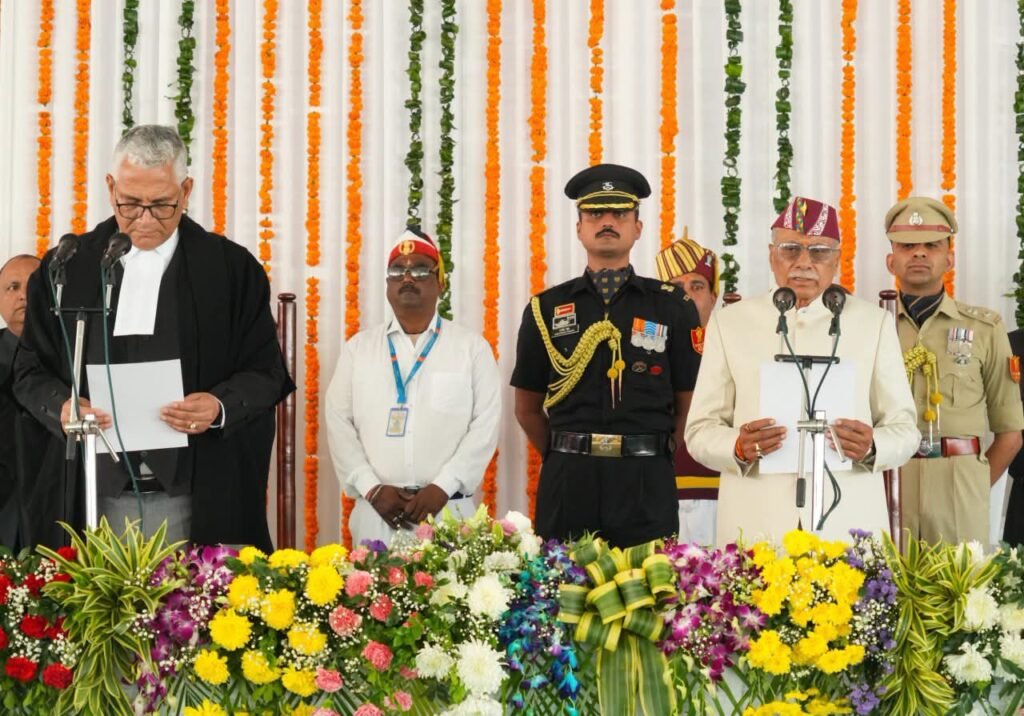 राज्यपाल डॉ. ढाल सिंह बिसेन ने सोमवार को लोक भवन में उत्तराखण्ड के राज्यपाल पद की शपथ ग्रहण की