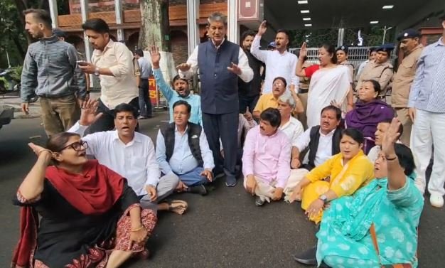 दुष्यंत गौतम की राज्यपाल नियुक्ति पर सियासी घमासान, LIU को चकमा देकर राजभवन पहुंचे कांग्रेस नेता