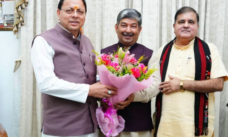 CM धामी से मिले नवनिर्वाचित राज्यसभा सांसद दिनेश आर्य, उत्तराखंड के मुद्दों पर हुई चर्चा