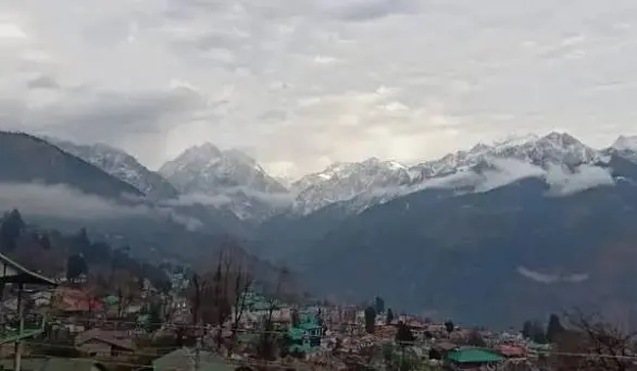 उत्तराखंड में 5 दिन बदलेगा मौसम, आज 9 जिलों में बारिश के आसार, ऊंचाई वाले इलाकों में बर्फबारी का अलर्ट